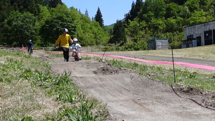 5月5日、子どもの日もサンロクパークでは家族で遊ぶ姿が見られました😊
今日も30名ほどご来場いただきました♪
明日はさらに天気も良くコンディションもバッチリです！

午後からはマウンテンバイクファーストステップスクールもやりますので是非ご参加下さい♪（要予約）